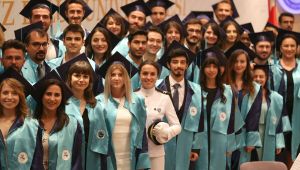 DEÜ'DE ORTAK MEZUNİYET HEYECANI