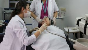 Diş kliniğini hastaların ayağına götürüyorlar