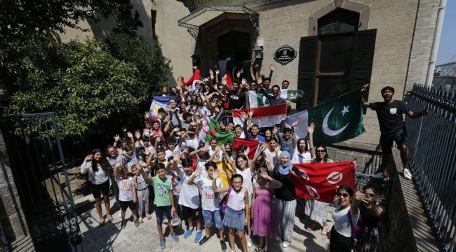 Dünya'nın İngilizce'sini Konak'ta öğreniyorlar 