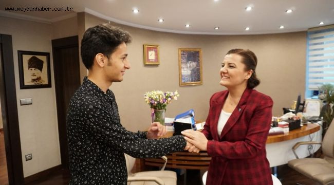 HÜRRİYET, DUYARSIZ KALMADI MÜZİK TUTKUNU LİSE ÖĞRENCİSİNİ MUTLU ETTİ