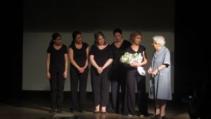 İlk Kurşun Anıtı'nın heykeltıraşı Turgut Pura tiyatro sahnesinde