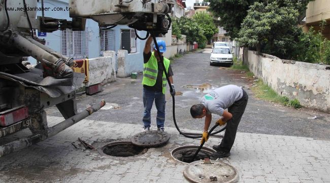 İSKENDERUN'DA YAĞMUR SONRASI KAPSAMLI TEMİZLİK YAPILDI