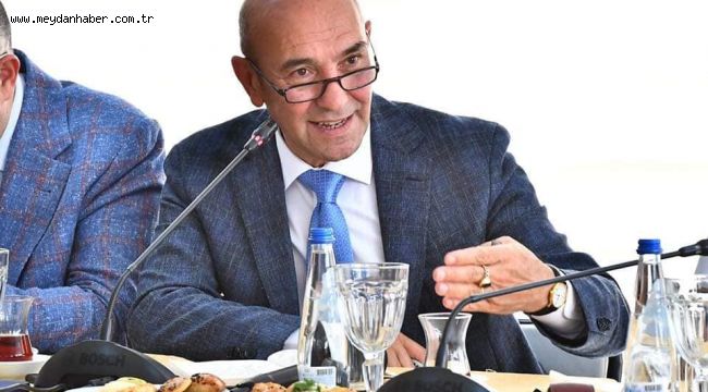 İZMİR'DE TOPLU ULAŞIMDA TUNÇ SOYER'E TEBRİK YAĞDI