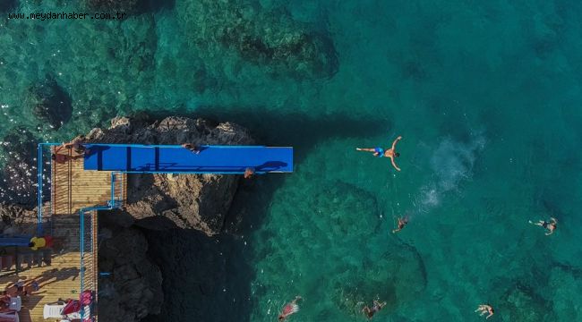 Muratpaşa'nın falez plajlarına yoğun ilgi