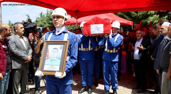 Ordu şehidine ağladı, binler şehidimiz için tek yürek oldu