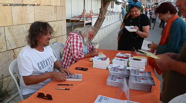 AHMET ÖNEL VE HASAN ÖZTOPRAK KİTAPLARINI İMZALADI