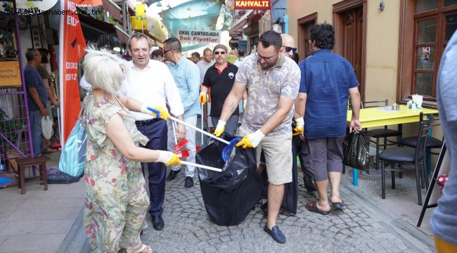 DAHA TEMİZ BİR AYVALIK İÇİN, SOKAKLARIMIZI TEMİZLİYORUZ