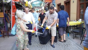 DAHA TEMİZ BİR AYVALIK İÇİN, SOKAKLARIMIZI TEMİZLİYORUZ