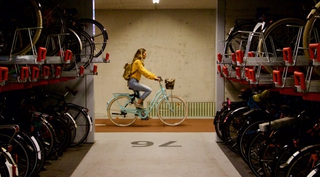 Bisikletler diyarı Hollanda'ya dünyanın en büyük bisiklet parkı