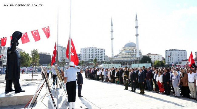 Büyük Zafer'in 97. Yılı Bağcılar'da coşkulu ve gururlu bir törenle kutlandı