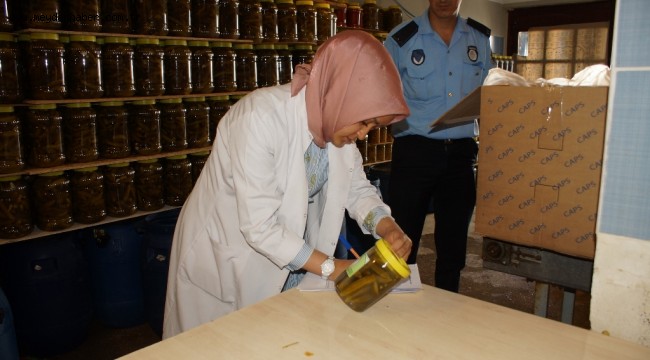 Çubuk'ta turşu üreticileri denetlendi