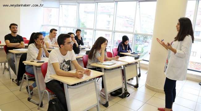 DERS VE ETÜT DESTEĞİYLE 220 ADAY ÜNİVERSİTEYE YERLEŞTİ