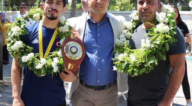 DÜNYA ŞAMPİYONU KEREM KAMAL'A GÖRKEMLİ KARŞILAMA