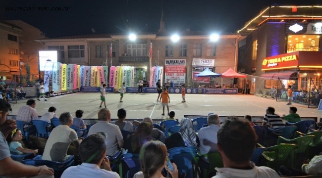 EKRANA DEĞİL AKRANA KOŞ