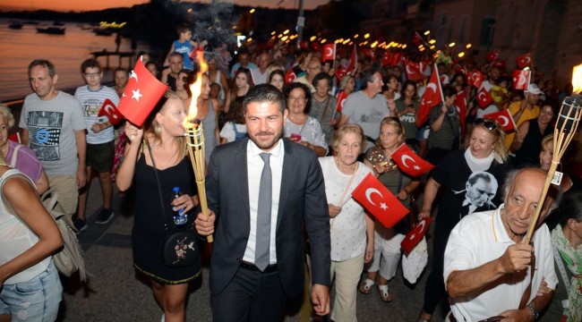 FOÇA, ZAFER BAYRAMINI KUTLADI