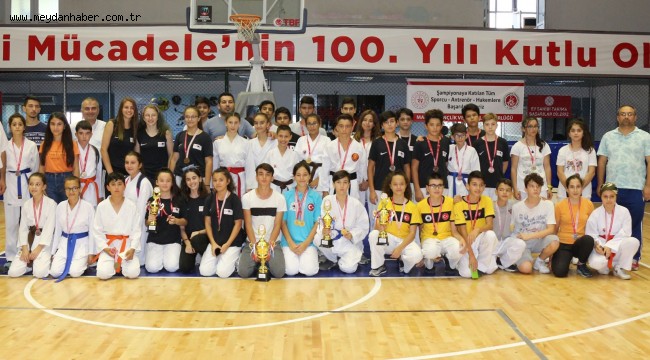 İLLER ARASI 30 AĞUSTOS ZAFER KUPASI KARATE TURNUVASI TAMAMLANDI 