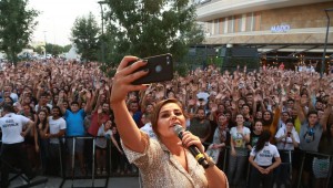 İZMİR OPTİMUM'DA MUHTEŞEM KONSERLER MERVE ÖZBEY İLE SONA ERDİ 