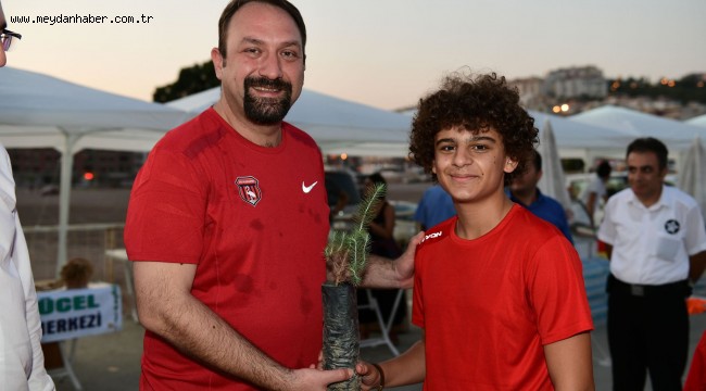 Kardeş Türküler'den muhteşem performans