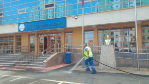 ​KEÇİÖREN'DE TÜM OKULLAR YIKANIP TEMİZLENDİ