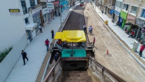 MUSTAFA PARMAKSIZ CADDESİ'NDE SICAK ASFALT SERİMİ ÖNCESİ SON HAZIRLIKLAR