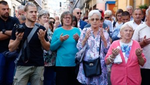 Saraybosna'daki pazar yeri katliamının kurbanları unutulmadı