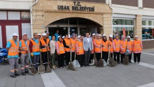 ŞEHRİN GİZLİ KAHRAMANLARI DAHA TEMİZ UŞAK İÇİN 7/24 ÇALIŞMALARINI SÜRDÜRÜYOR