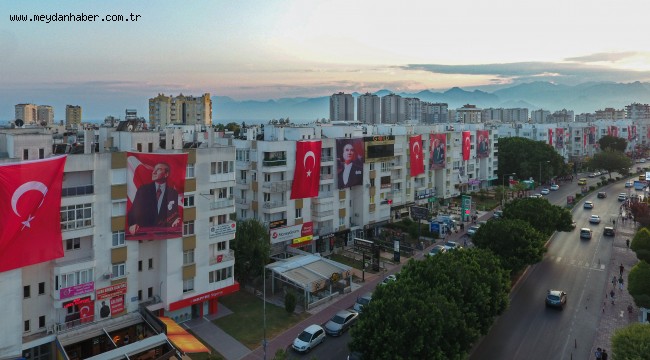 Tekelioğlu Caddesi bayraklarla donatıldı