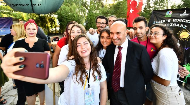 Üniversiteli gençleri Başkan Soyer karşıladı