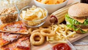 10 yıl boyunca abur cubur tüketti, görme ve işitme duyusunu kaybetti