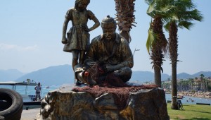 BALIKÇI DEDE VE TORUNU ESKİ YERİNDE