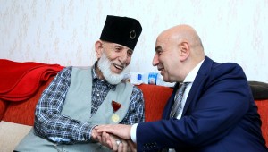 BAŞKAN ALTINOK İSTİKLAL GAZİSİNİ ZİYARET ETTİ