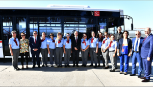 Başkan Soyer'den kadın otobüs şoförlerine övgü