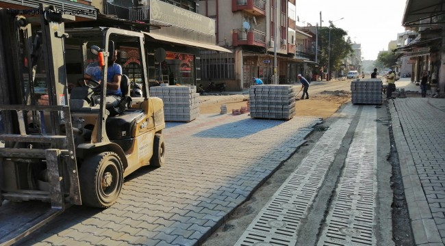 Belediye Caddesi'nde Kilit Parke Döşemesi Başladı