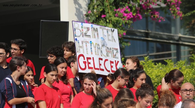 BODRUMLU ÖĞRENCİLERİN 'SIFIR GELECEK' GREVİNE BAŞKAN DA KATILDI