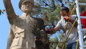 BURHANİYE'NİN ANIT VE HEYKELLERİ YENİLENİYOR