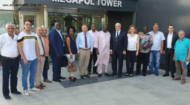 Gambia'lı Bakanlar Afrika Ticaret Merkezi'ne Ziyarette Bulundu