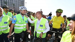 Görme engelli bireylerle birlikte bisiklet sürdüler