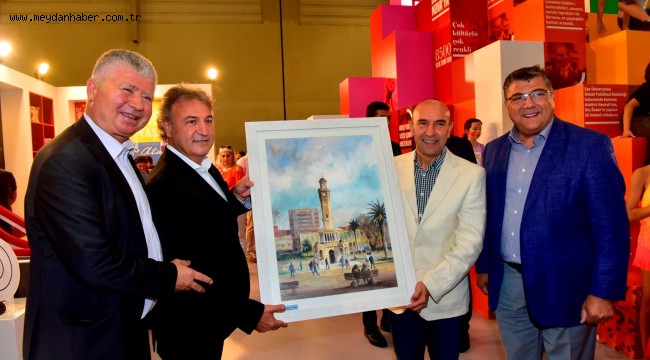 İduğ, Soyer'e saat kulesinin resmini hediye etti