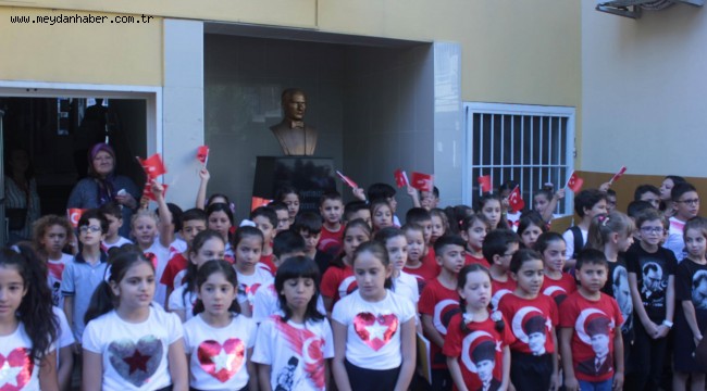 İstiklal Marşı'nın 10 Kıtasını Ezbere Söylediler