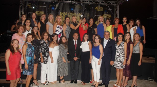 İZİKAD'a anlamlı ödül