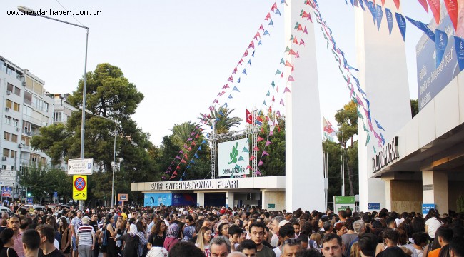 İzmir yeni yaşını fuarda kutladı