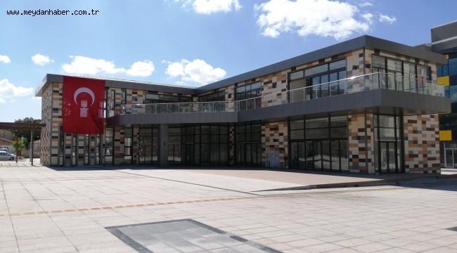 Kadeş Barış Meydanı'nda yer alan binalardan bir tanesi ihaleye çıkıyor.