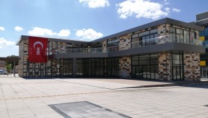 Kadeş Barış Meydanı'nda yer alan binalardan bir tanesi ihaleye çıkıyor.