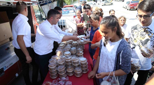 Karşıyaka'da aşure bereketi