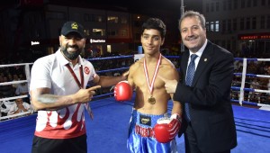 KİCK BOKS MAÇLARI NEFESLERİ KESTİ 