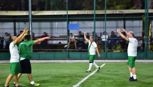 Meclisteki uyum halı sahalara taşındı