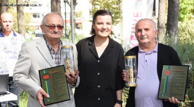 MESLEKTE 41 YILINI DOLDURAN ESNAFLARA PLAKET