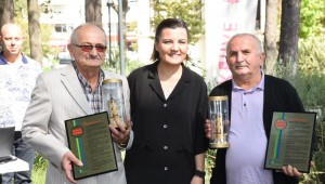 MESLEKTE 41 YILINI DOLDURAN ESNAFLARA PLAKET