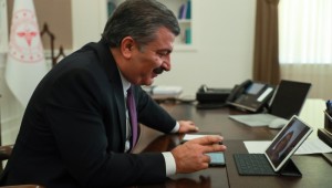 Sağlık Bakanı Koca'dan "yılın doktoru" Gürsoy'a tebrik