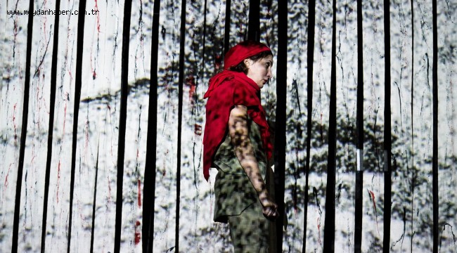 Tiyatro Sahnesinde Göçmen Kadınların Dramı: HİÇ KİMSE